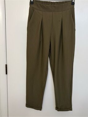 Pinstripe Olive Green & White Pleated Pants W Pockets Ankle Pants Women's Sz 6
